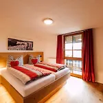 Holzhof Apartament *