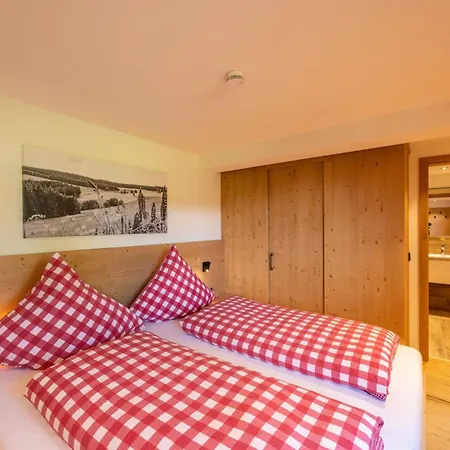Holzhof Apartment *